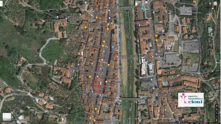 Fondo-Commerciale-Mq-70-Pescia-Piazza-Mazzini-Magazzino-Mq-30-Bagno