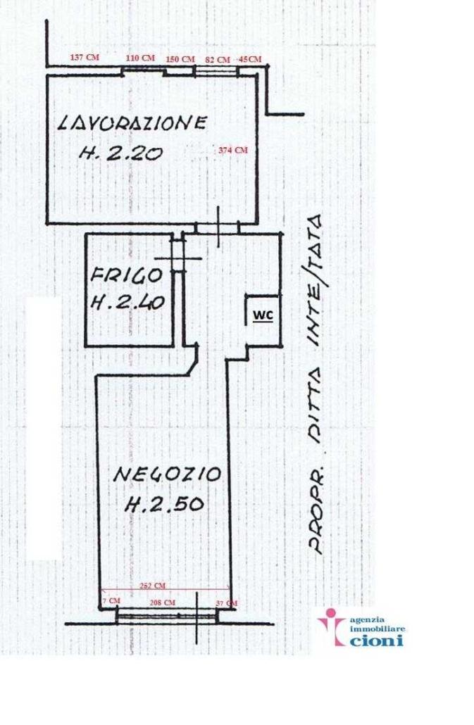 Fondo-Commerciale-Via-Brennero-Abetone-Mq-120-Bagno-Vetrina-Magazzino-2-1