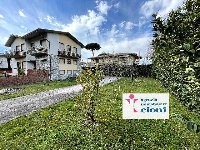 Villa-Tonfano-Marina-Pietrasanta-Mq-1500-Due-Piani-Giardino-Mq-1500-Garage-48